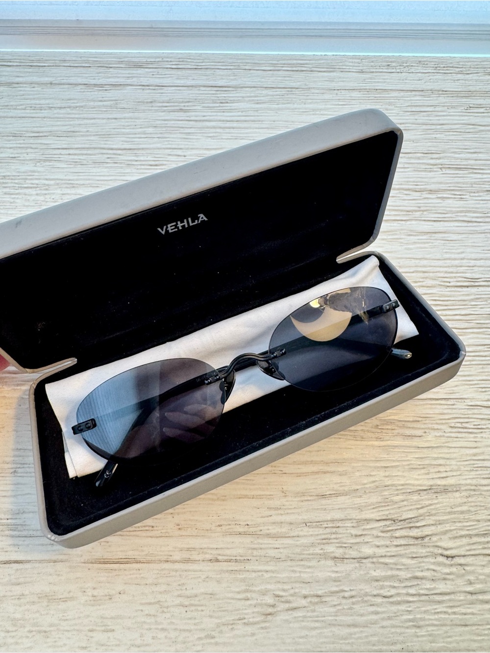 VEHLA Cleo Black/Smoke Rimless Sunglasses with Dark Lenses